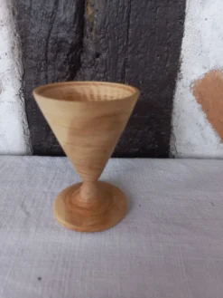 Coquetier en bois tourné