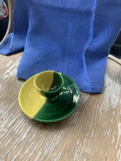 Coquetier en céramique émaillée bicolore vert et jaune vintage 1950