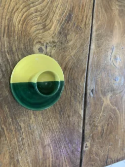 Coquetier en céramique émaillée bicolore vert et jaune vintage 1950
