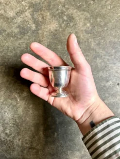 Coquetier en métal argenté
