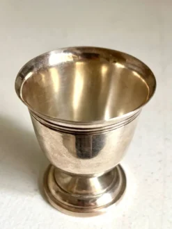 Coquetier en métal argenté