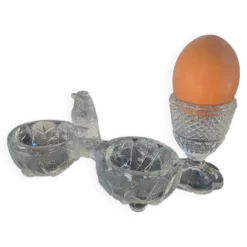Coquetier en verre moulé pressé ancien