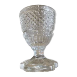 Coquetier en verre moulé pressé ancien