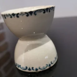 Coquetier faïence terre de fer bleu vintage