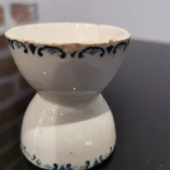 Coquetier faïence terre de fer bleu vintage
