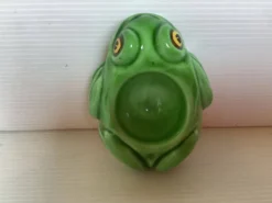 Coquetier grenouille en céramique verte