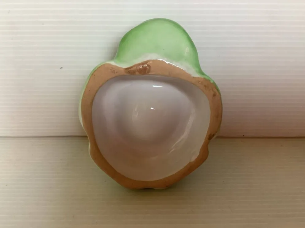Coquetier grenouille en céramique verte