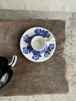 Coquetier à main bleu et blanc vintage, Pologne