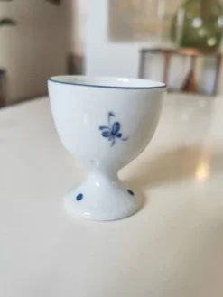 Coquetier porcelaine de Chantilly