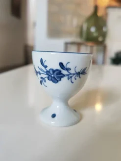 Coquetier porcelaine de Chantilly