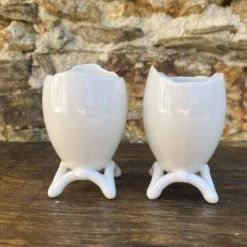 Coquetiers ancien an porcelaine forme coquille
