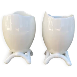Coquetiers ancien an porcelaine forme coquille