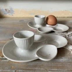 Coquetiers anciens en porcelaine Mehun