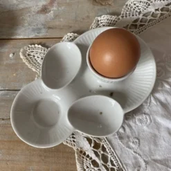 Coquetiers anciens en porcelaine Mehun
