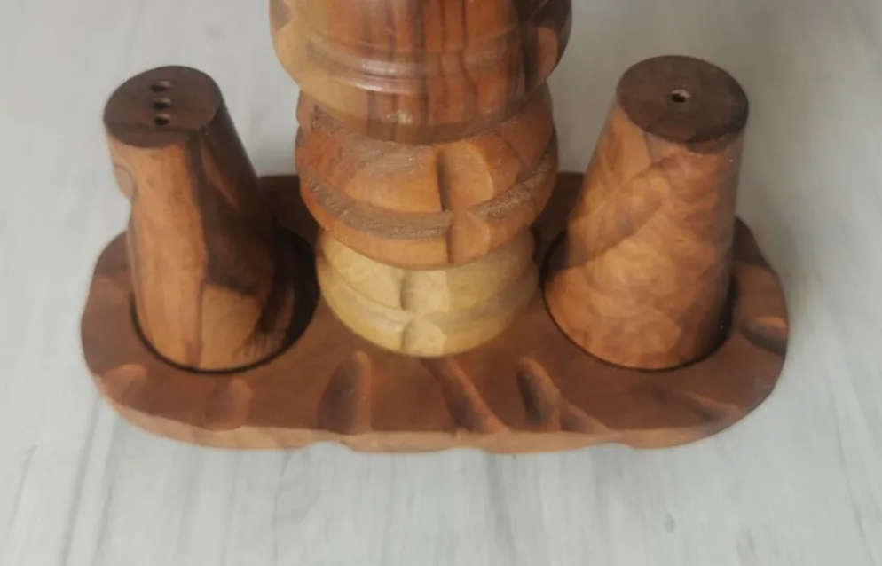 Coquetiers bois sculpté salière et poivrière