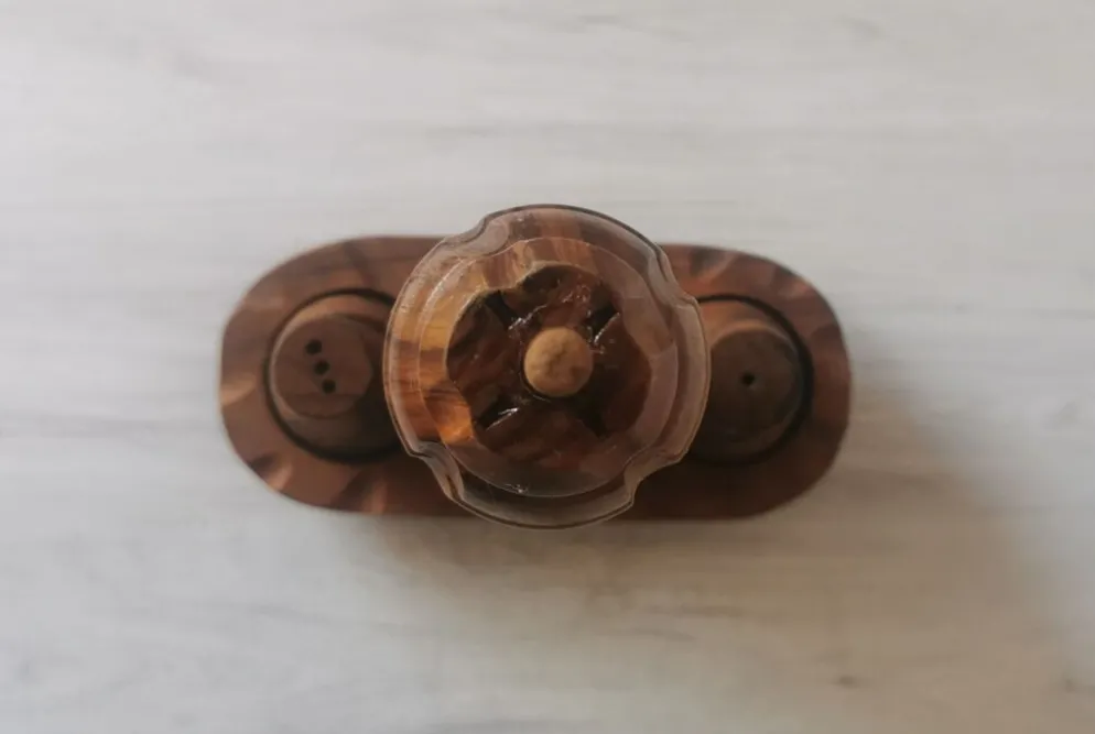 Coquetiers bois sculpté salière et poivrière