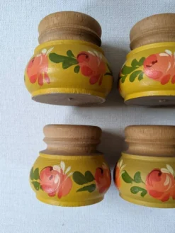 Coquetiers bois tourné décor floral peint à la main fabrication artisanale