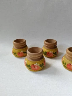 Coquetiers bois tourné décor floral peint à la main fabrication artisanale