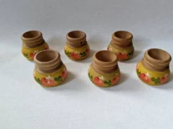 Coquetiers bois tourné décor floral peint à la main fabrication artisanale