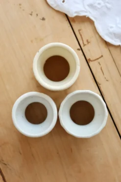 3 coquetiers diabolo vintage dépareillées faïence
