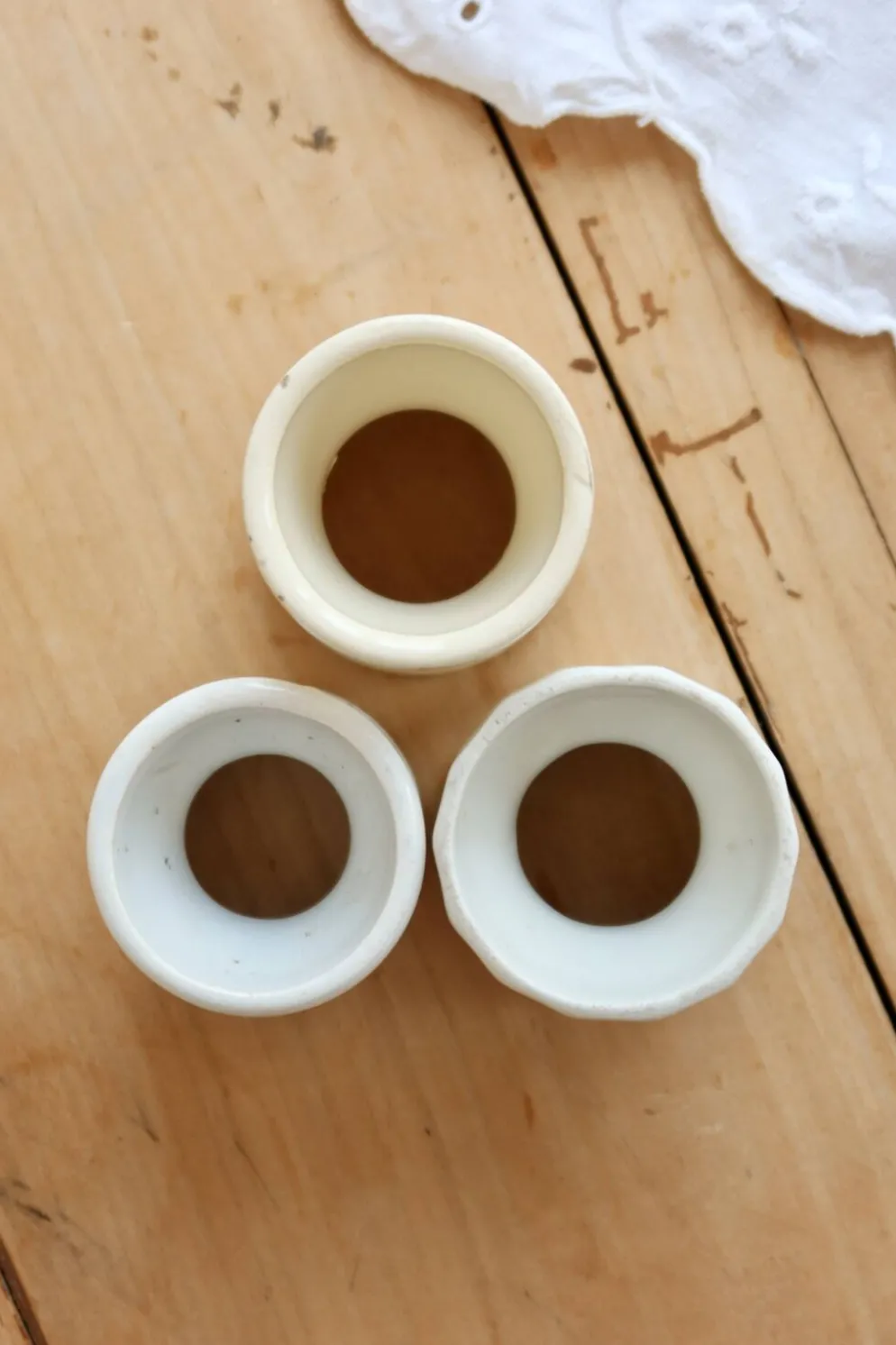 3 coquetiers diabolo vintage dépareillées faïence