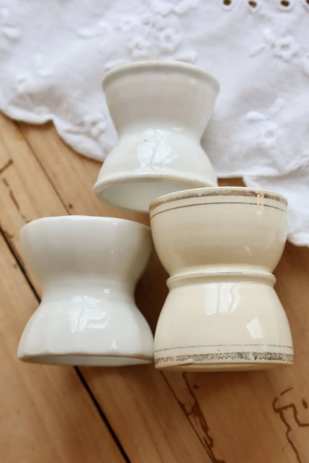3 coquetiers diabolo vintage dépareillées faïence
