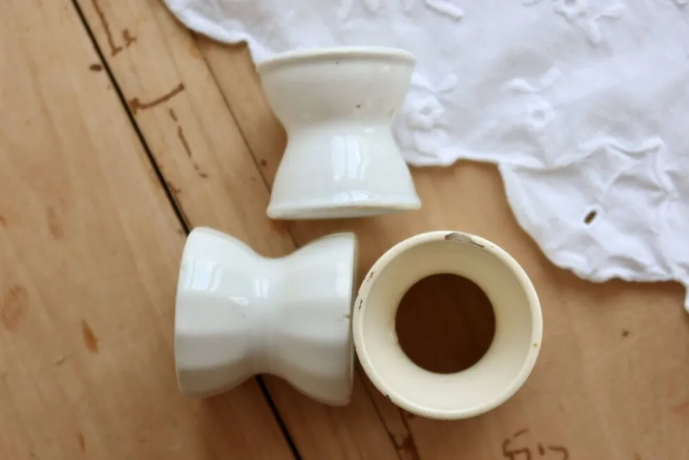 3 coquetiers diabolo vintage dépareillées faïence
