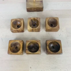 6 coquetiers en bois d'olivier et leur support