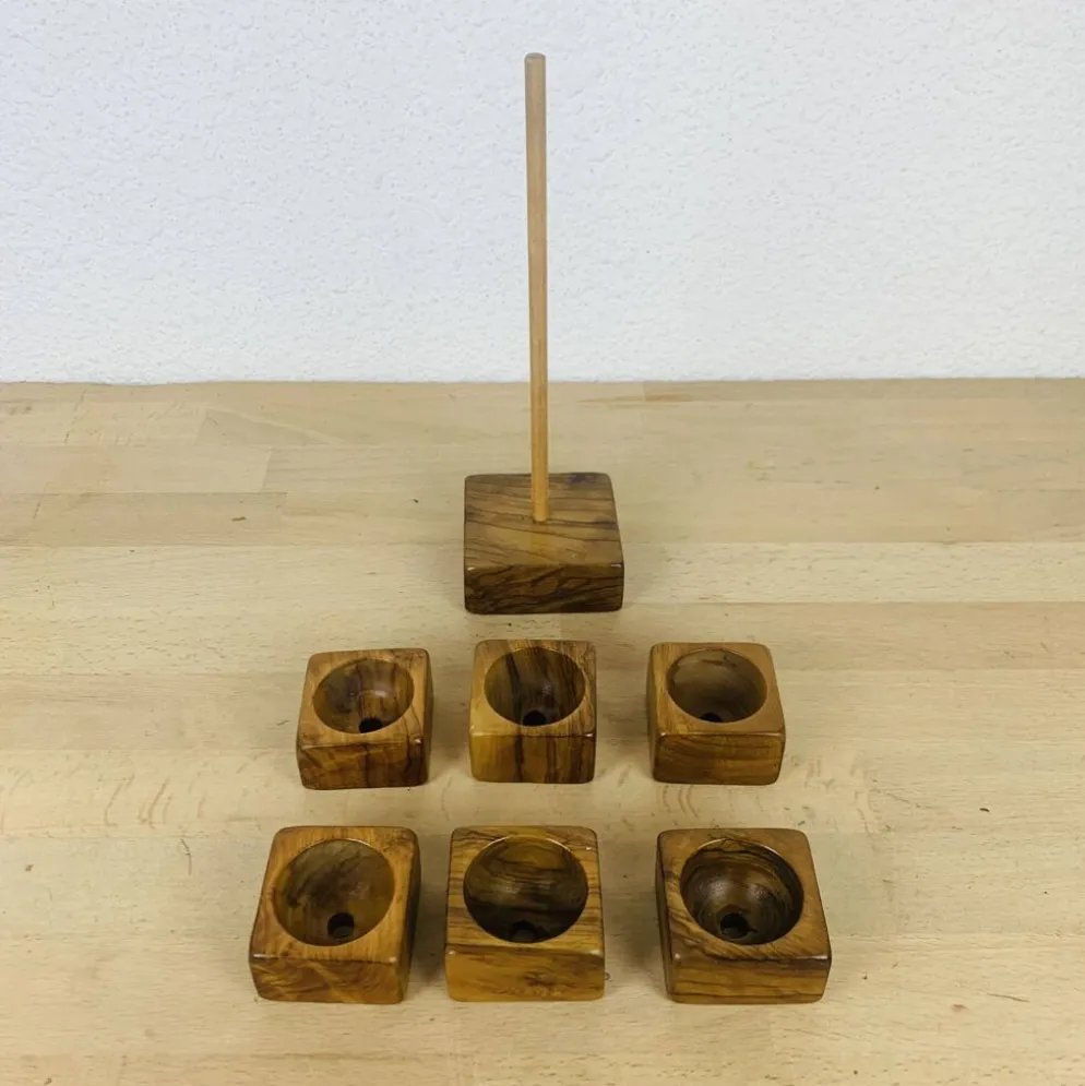 6 coquetiers en bois d'olivier et leur support