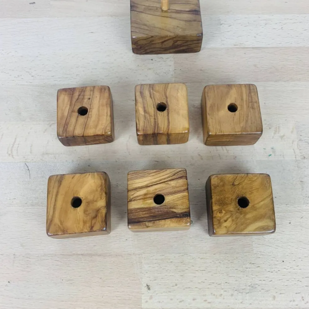 6 coquetiers en bois d'olivier et leur support