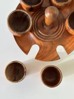 Coquetiers en bois sur support
