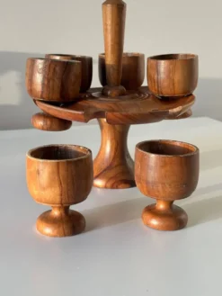 Coquetiers en bois sur support