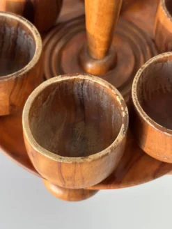 Coquetiers en bois sur support