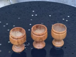 3 coquetiers en bois tourne, vintage