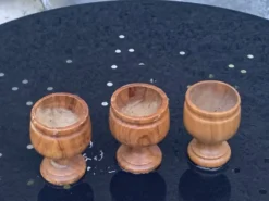 3 coquetiers en bois tourne, vintage