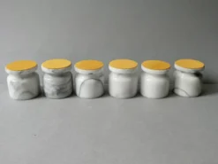 6 coquetiers en marbre blanc veiné gris, années 70