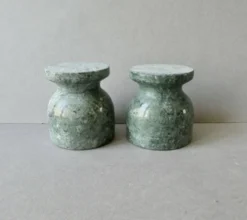 2 coquetiers en marbre vert veiné blanc, vers 1980
