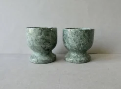 2 coquetiers en marbre vert veiné blanc, vers 1980