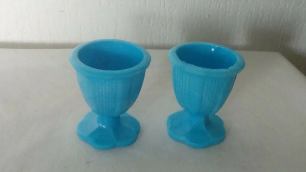 2 coquetiers en opaline de foire