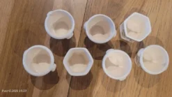 7 coquetiers en porcelaine