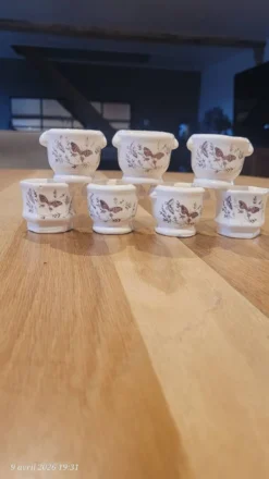 7 coquetiers en porcelaine