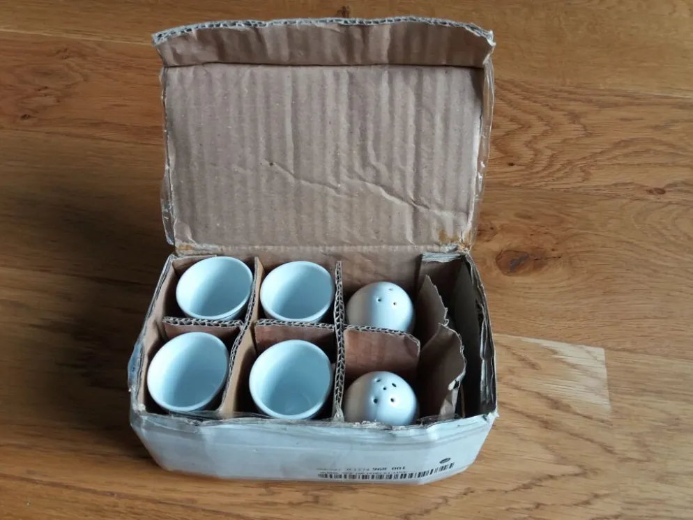 Coquetiers en porcelaine avec cuillères
