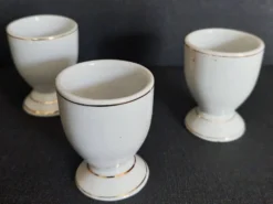 Coquetiers en porcelaine décor coq série de trois