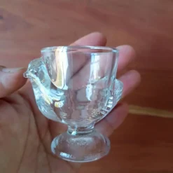 4 coquetiers en verre formant une poule, France 1980
