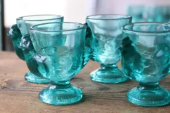 5 coquetiers en verre opalin moulé – décor poussin verrerie d'Arques