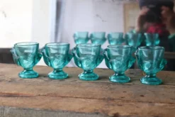 5 coquetiers en verre opalin moulé – décor poussin verrerie d'Arques