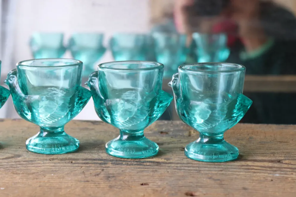 5 coquetiers en verre opalin moulé – décor poussin verrerie d'Arques