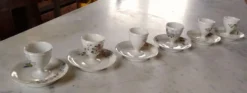 6 coquetiers fleuris avec leur coupelle début XXe en porcelaine