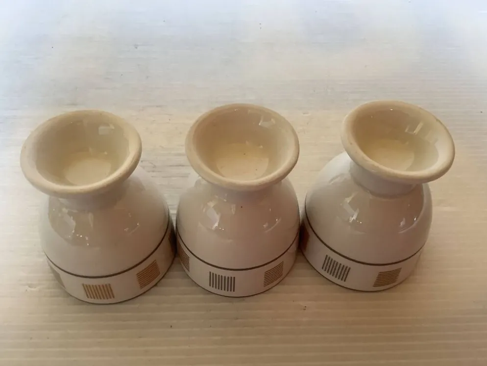 3 coquetiers motifs géométriques beige et marron