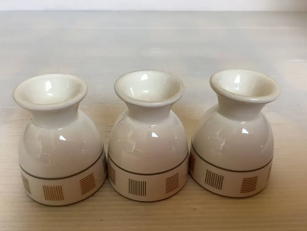 3 coquetiers motifs géométriques beige et marron